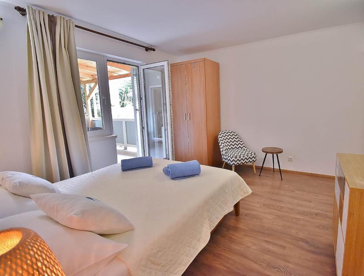 Apartments Ruzica Banjol Εξωτερικό φωτογραφία
